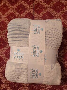 NWT Sigrid Olsen blanket